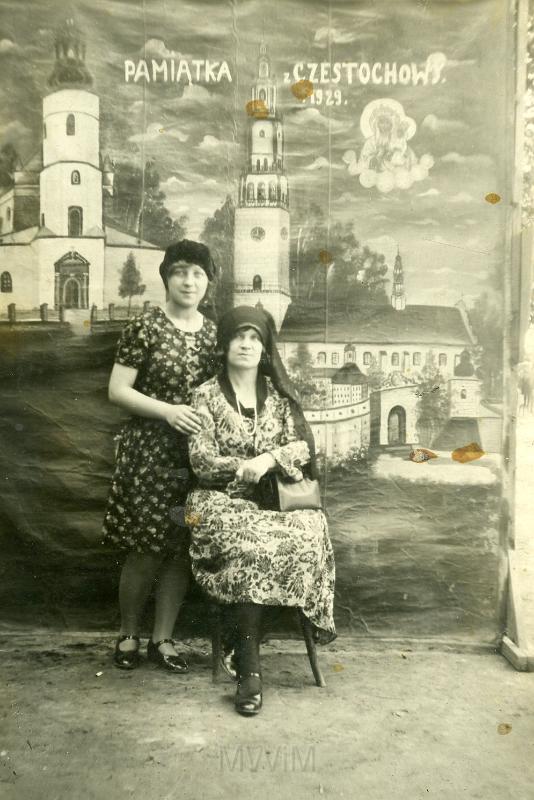 KKE 3798.jpg - od lewej: Halina Mitarnowska z pania x, Częstochowa, 1929 r.